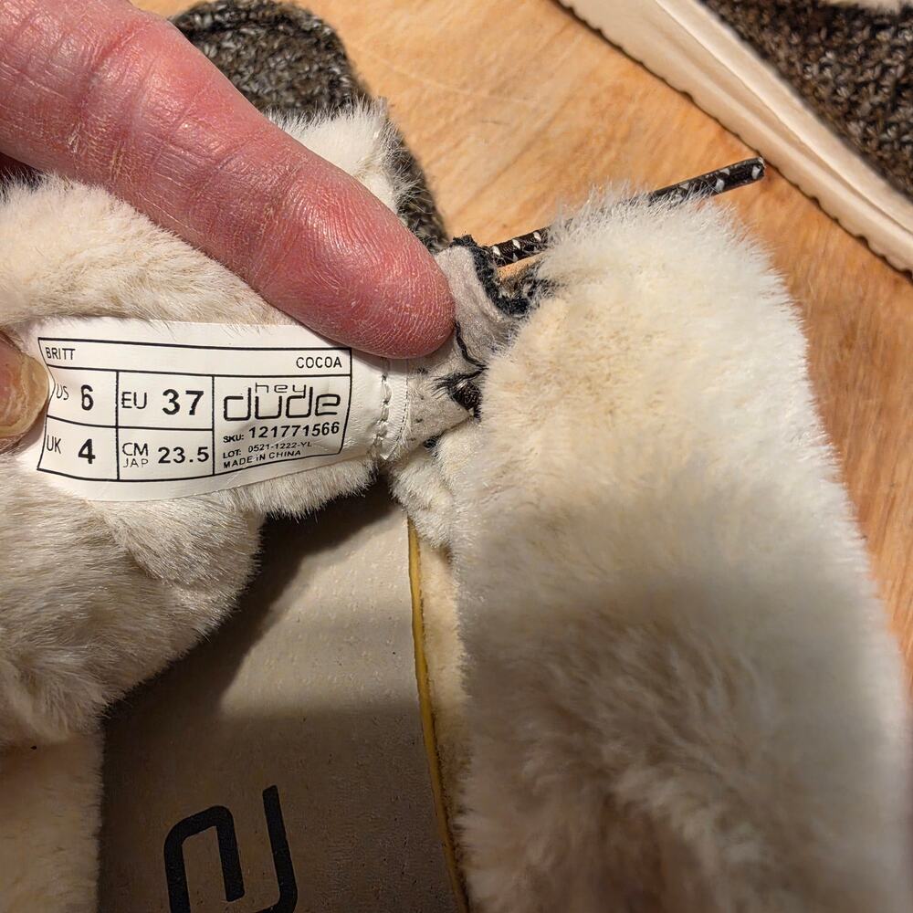 Hey Dudes Britt Women's slip-on shoes textured upper faux fur lining size 7 - Picture 3 of 6